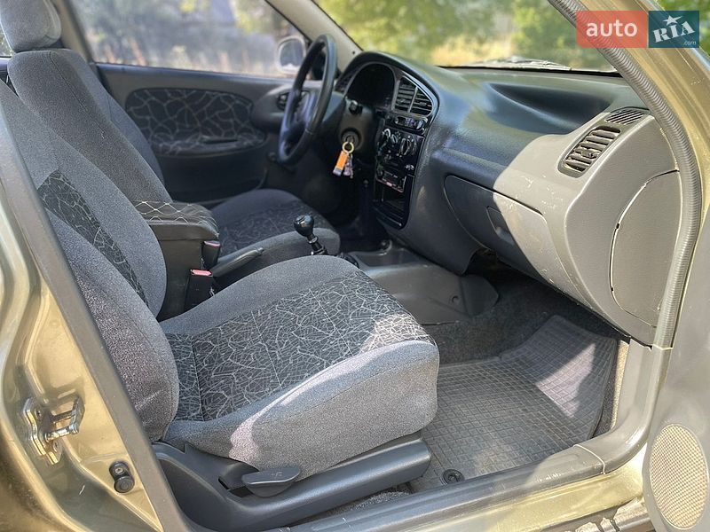 Седан Daewoo Lanos 2003 в Миколаєві