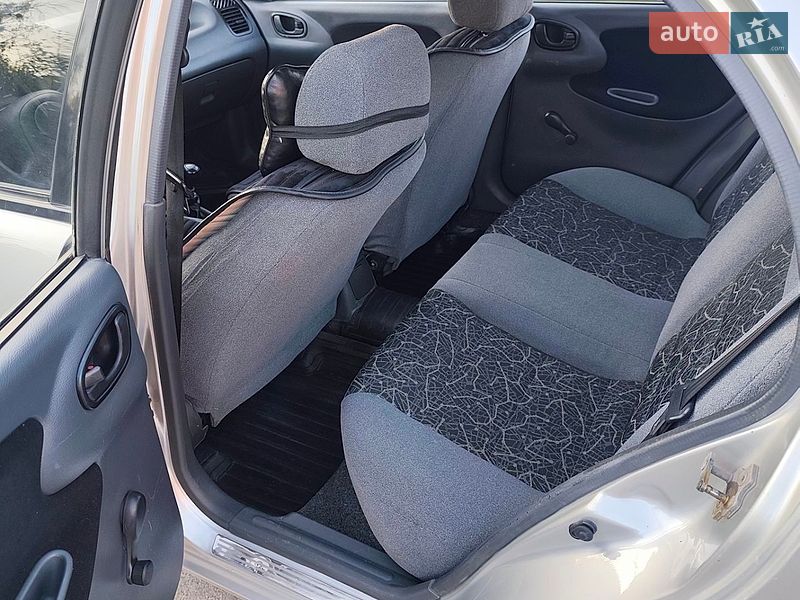 Седан Daewoo Lanos 2004 в Полтаве