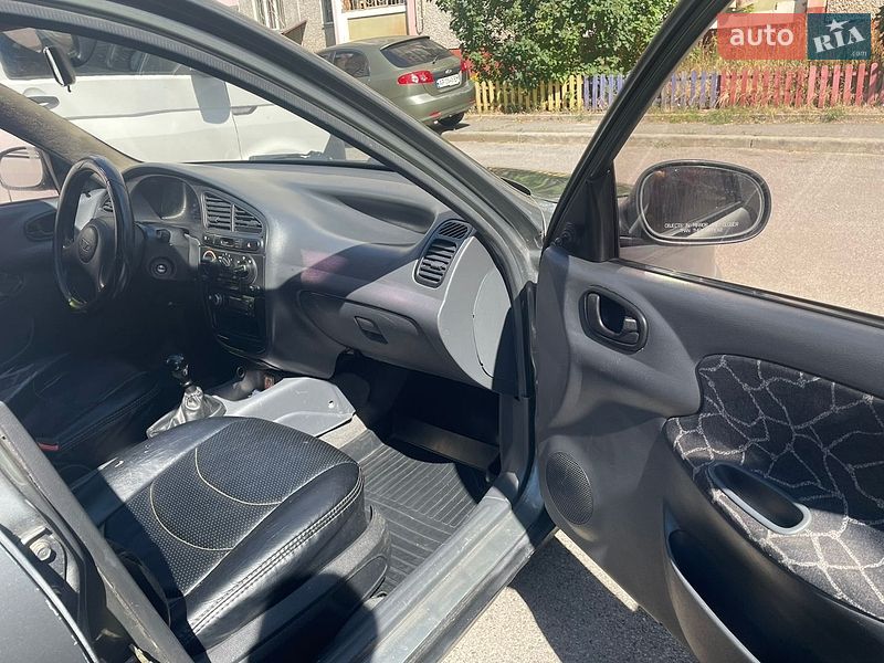Седан Daewoo Lanos 2002 в Чернигове