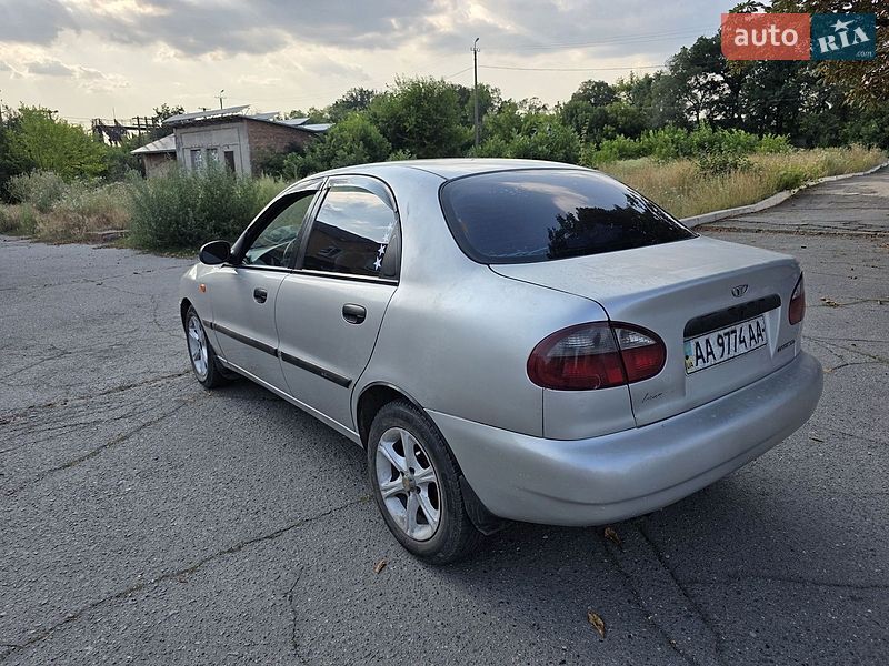 Седан Daewoo Lanos 2003 в Ватутіному