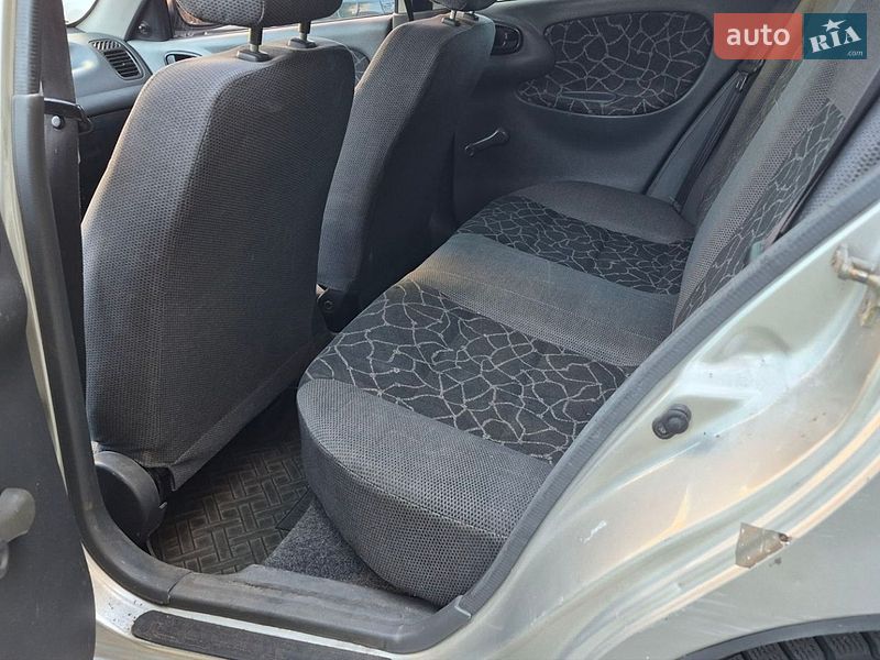 Седан Daewoo Lanos 2004 в Киеве