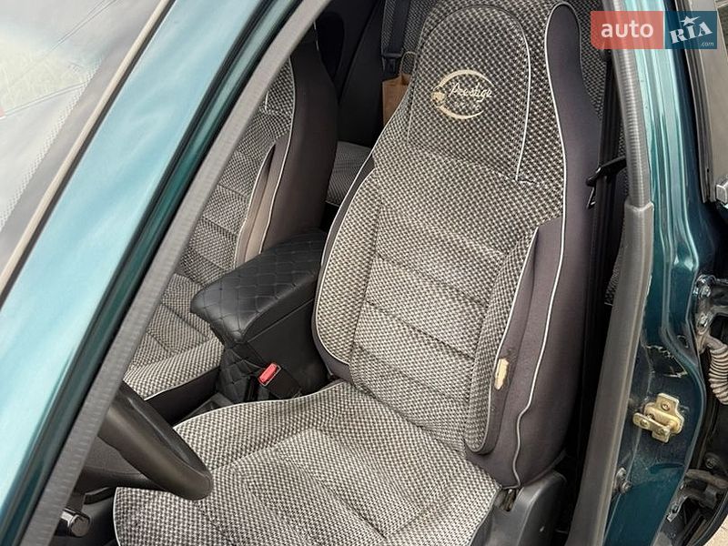 Седан Daewoo Lanos 2004 в Дніпрі