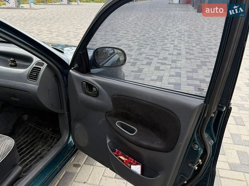 Седан Daewoo Lanos 2004 в Дніпрі
