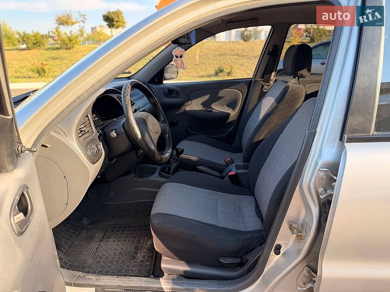 Седан Daewoo Lanos 2004 в Кривом Роге