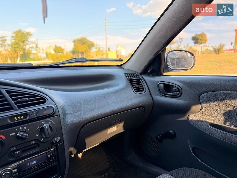 Седан Daewoo Lanos 2004 в Кривом Роге
