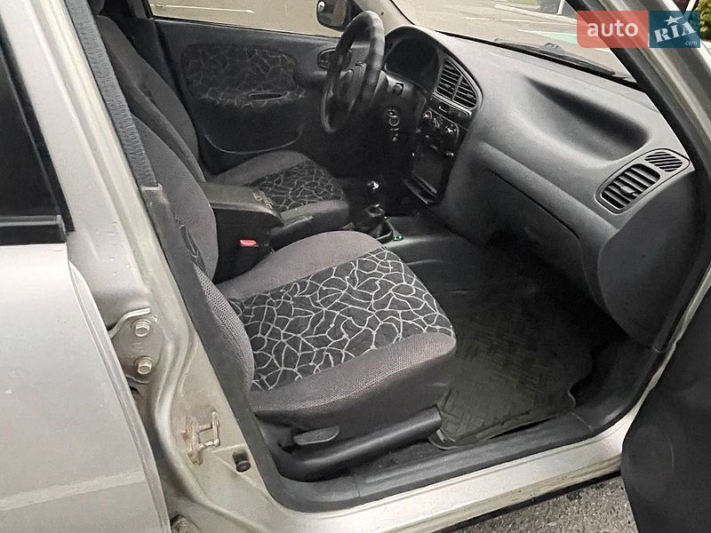 Седан Daewoo Lanos 2004 в Полтаві