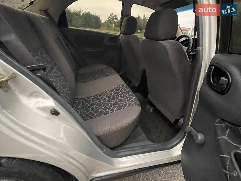 Седан Daewoo Lanos 2004 в Полтаві