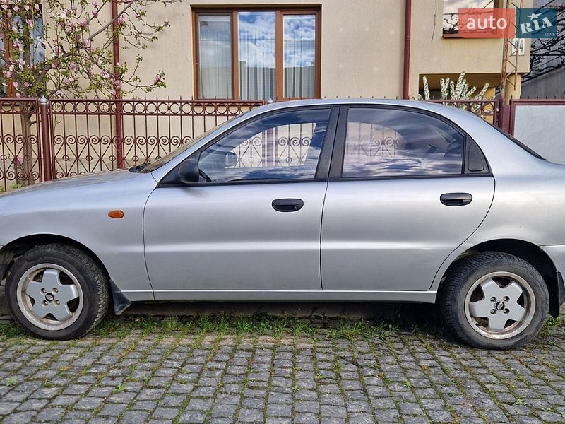 Седан Daewoo Lanos 2002 в Хусті
