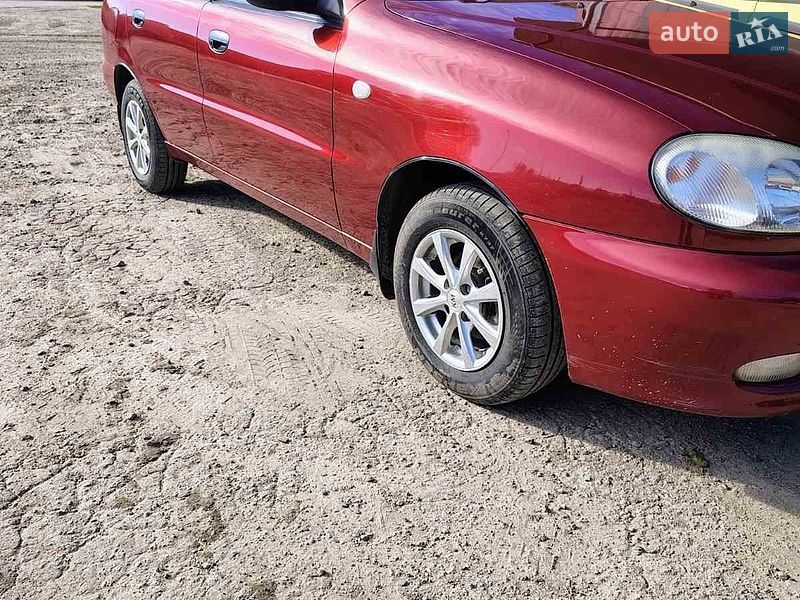 Седан Daewoo Lanos 2002 в Вольногорске