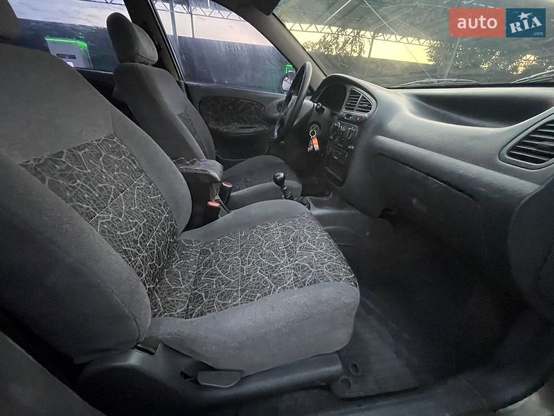 Седан Daewoo Lanos 2003 в Николаеве