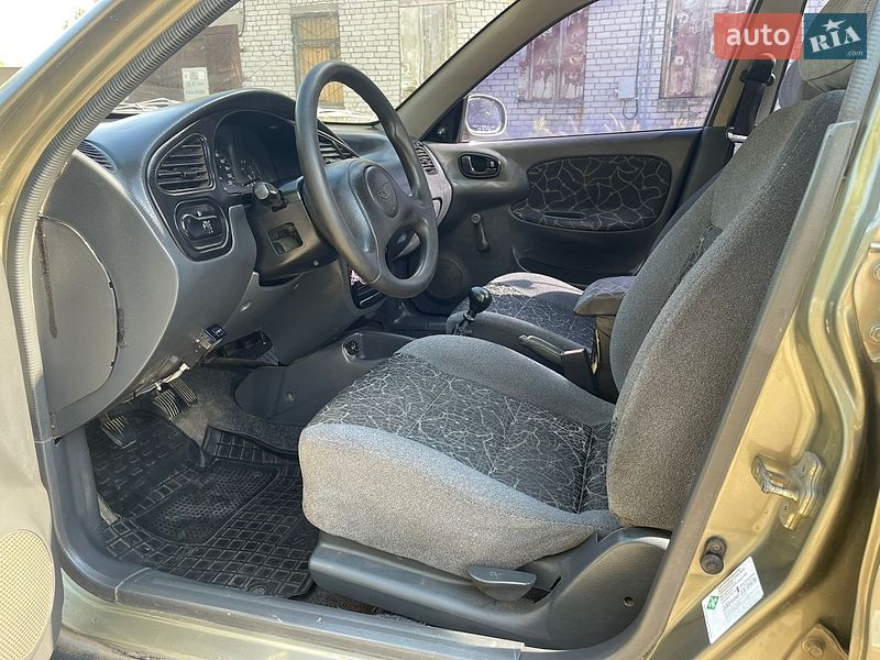 Седан Daewoo Lanos 2003 в Николаеве