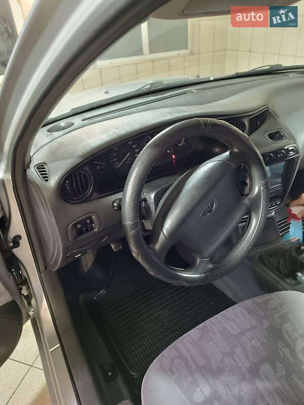 Седан Daewoo Leganza 1999 в Волочиську