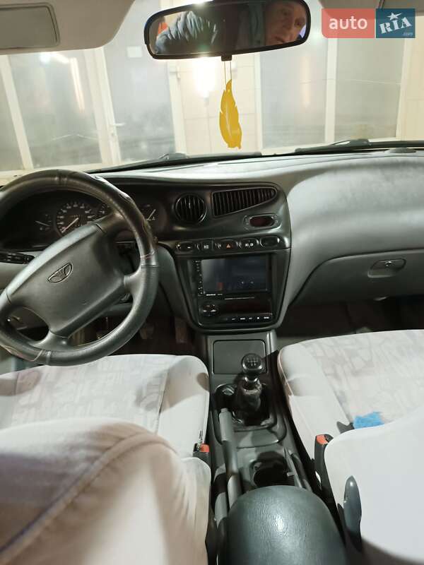 Седан Daewoo Leganza 1999 в Волочиську