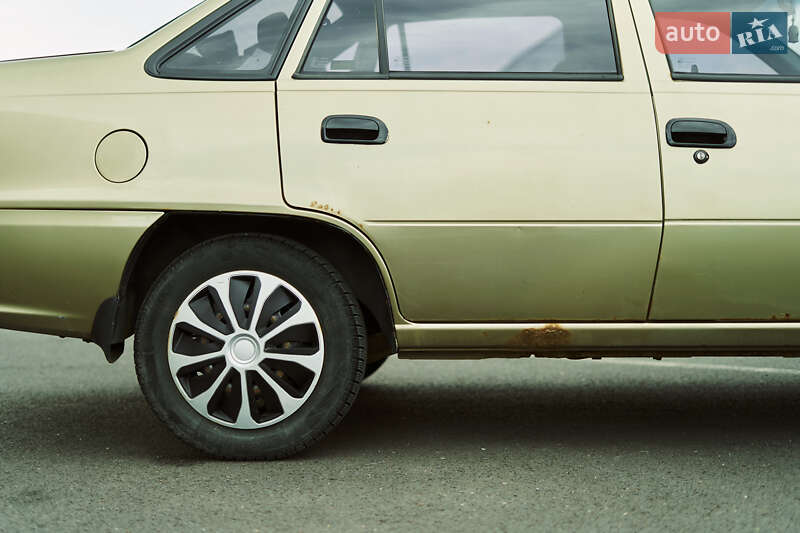 Седан Daewoo Nexia 2008 в Ужгороді