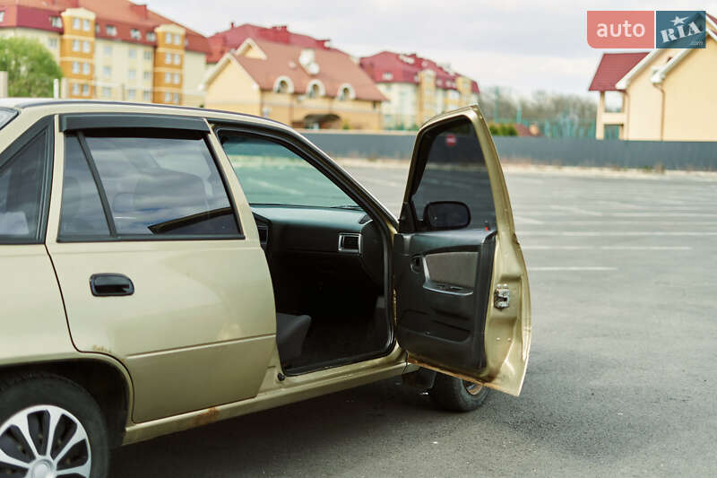 Седан Daewoo Nexia 2008 в Ужгороді