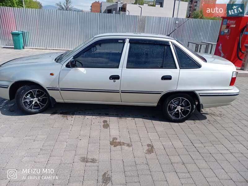 Седан Daewoo Nexia 2008 в Ужгороде