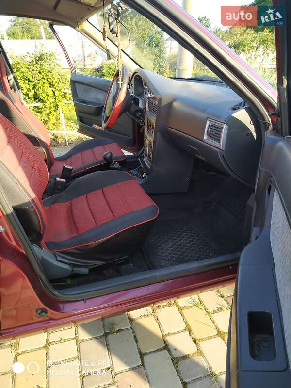 Седан Daewoo Nexia 2012 в Березане