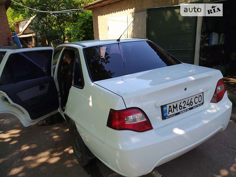 Седан Daewoo Nexia 2012 в Бердичеве