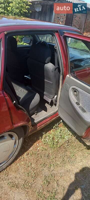 Седан Daewoo Nexia 1995 в Коропе