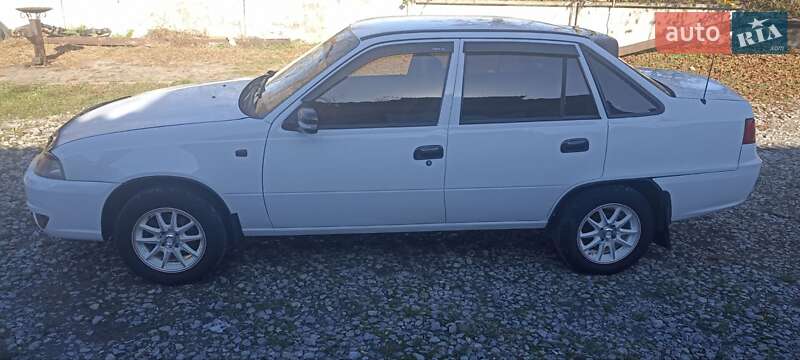 Седан Daewoo Nexia 1996 в Городенці