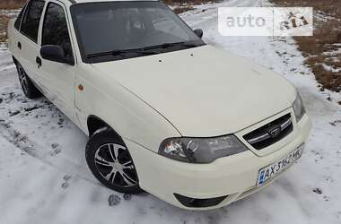 Седан Daewoo Nexia 2012 в Валках