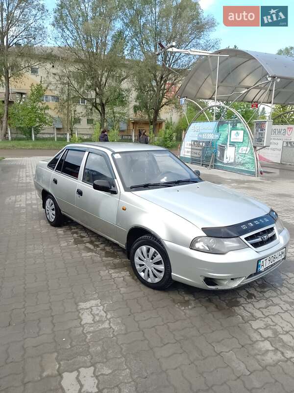 Седан Daewoo Nexia 2008 в Калуші