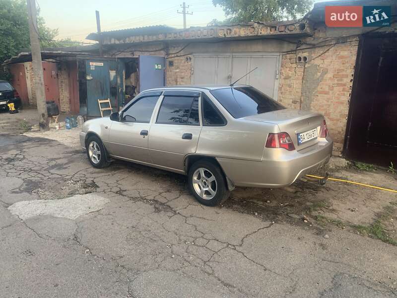 Седан Daewoo Nexia 2008 в Кропивницькому
