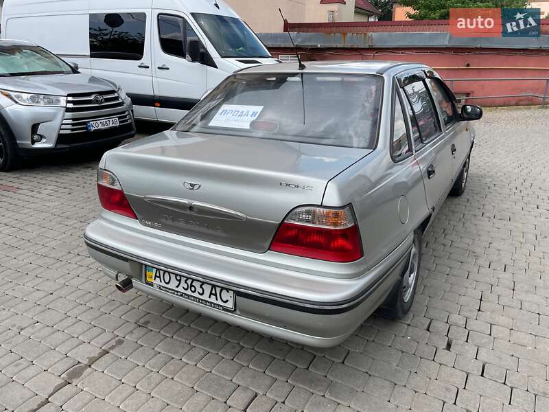 Седан Daewoo Nexia 2005 в Хусті