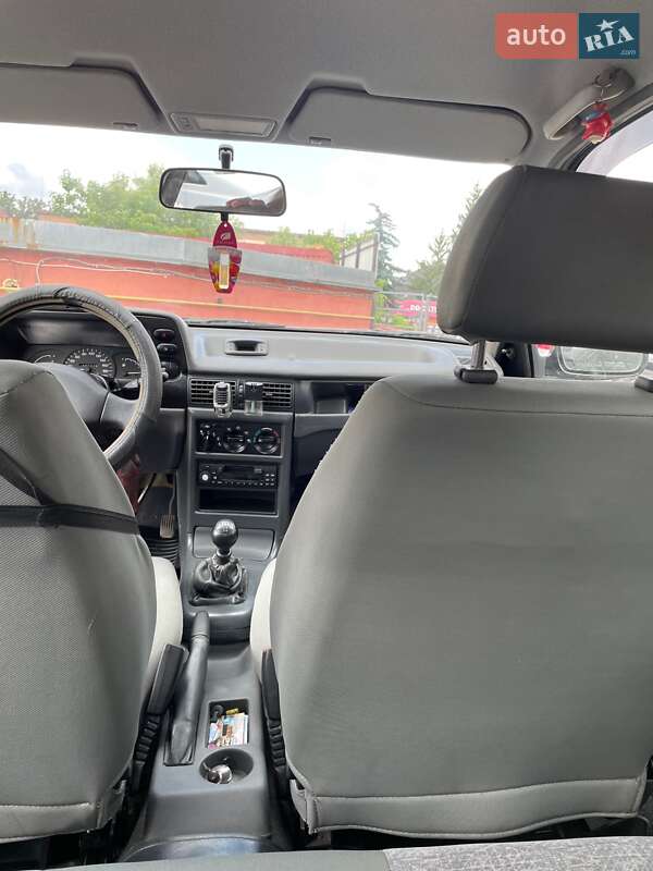 Седан Daewoo Nexia 2005 в Хусті