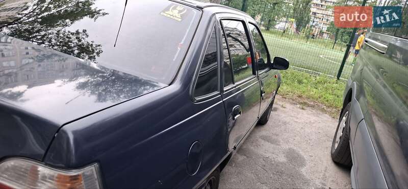 Седан Daewoo Nexia 2008 в 