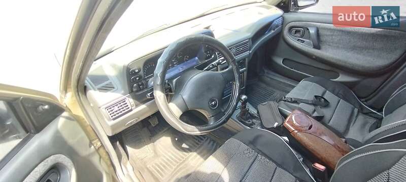 Седан Daewoo Nexia 2006 в Киеве