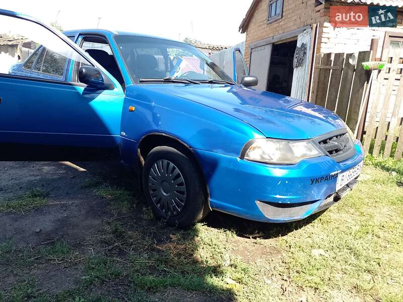 Седан Daewoo Nexia 2010 в Карловке