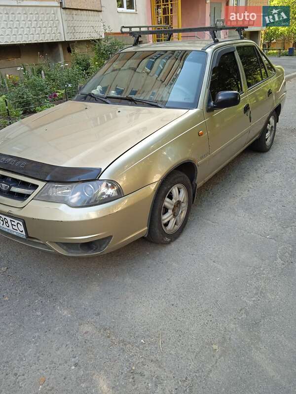 Седан Daewoo Nexia 2011 в 