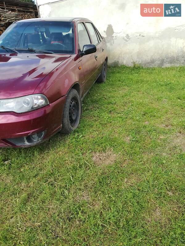 Седан Daewoo Nexia 2008 в Воловце