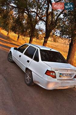 Седан Daewoo Nexia 2011 в 
