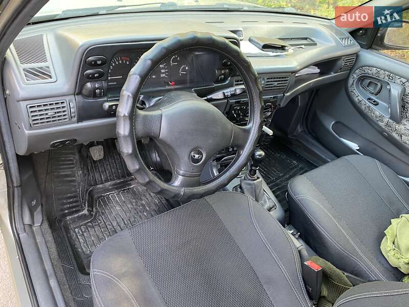 Седан Daewoo Nexia 2005 в Днепре