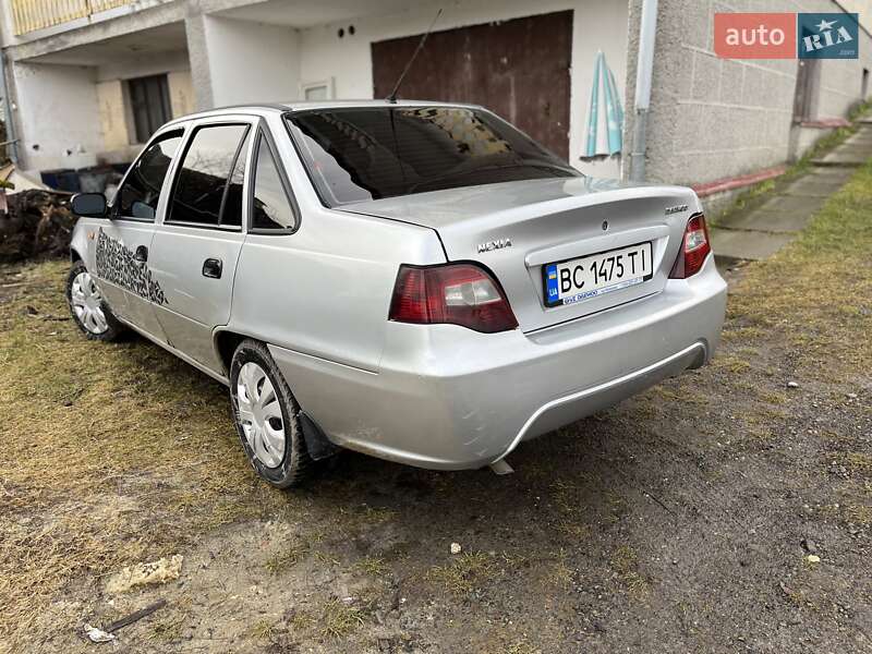 Седан Daewoo Nexia 2011 в Львове