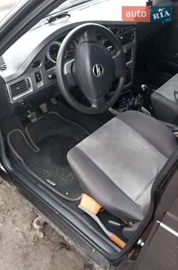 Седан Daewoo Nexia 2011 в 
