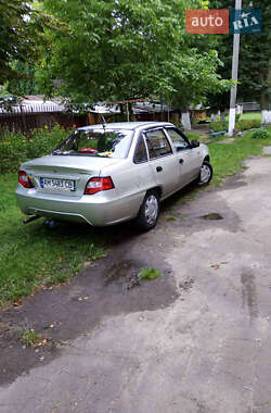 Седан Daewoo Nexia 2008 в Коростене