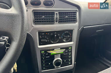 Седан Daewoo Nexia 2011 в 