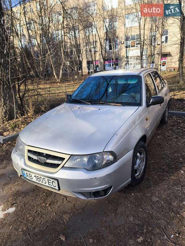 Седан Daewoo Nexia 2011 в 