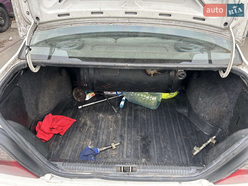 Седан Daewoo Nexia 1995 в Киеве