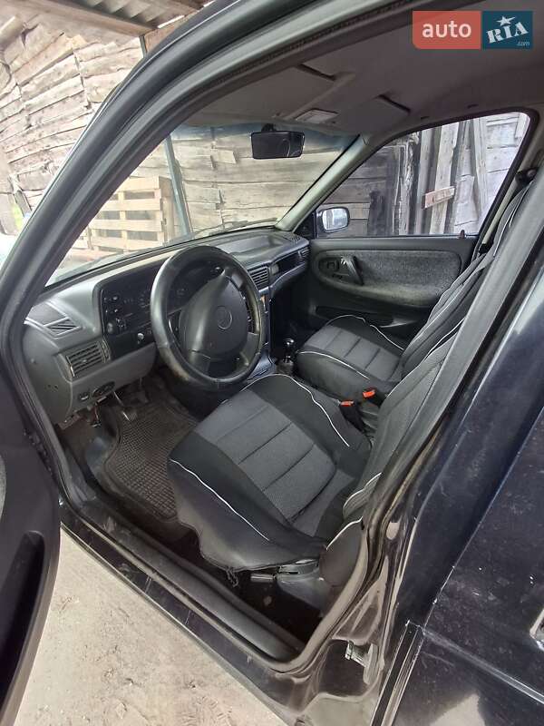 Седан Daewoo Nexia 2008 в 
