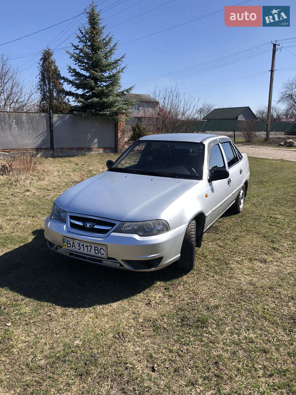 Седан Daewoo Nexia 2013 в Кропивницком