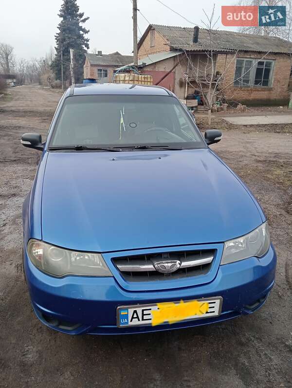 Седан Daewoo Nexia 2014 в 