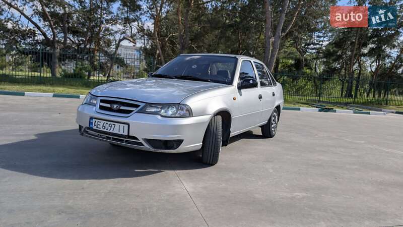 Седан Daewoo Nexia 2010 в 