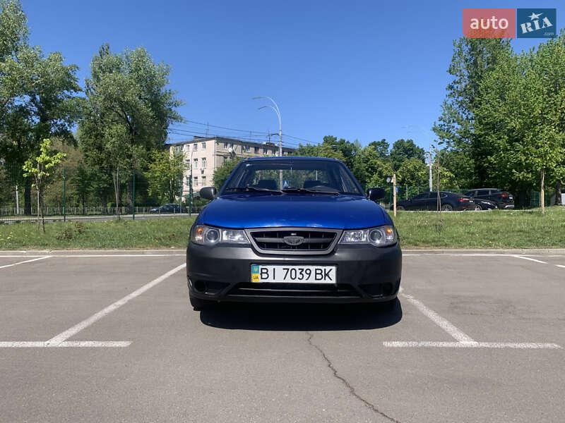 Седан Daewoo Nexia 2011 в 