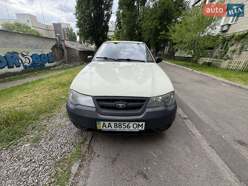 Седан Daewoo Nexia 2011 в 