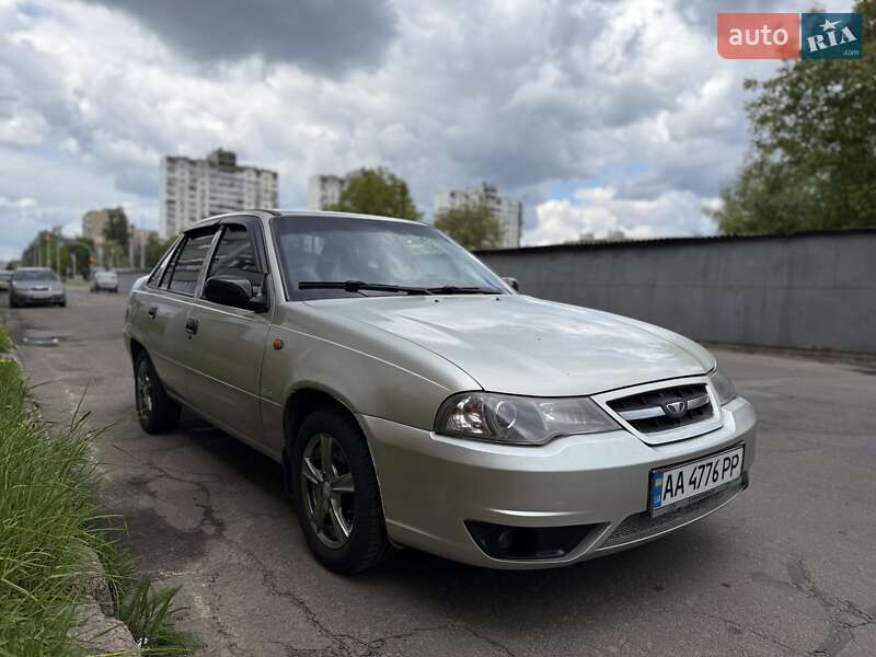 Седан Daewoo Nexia 2008 в Киеве