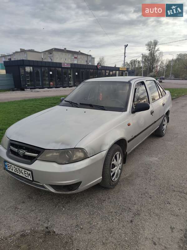 Седан Daewoo Nexia 2012 в 